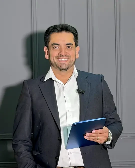 Alexis Peña, speaker y consultor de ventas B2B, fundador de Aceleración Comercial