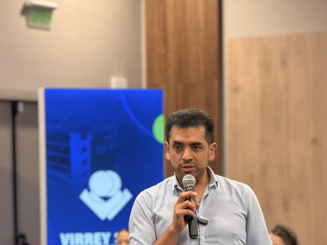 Entrenamiento comercial en vivo con un equipo de ventas B2B